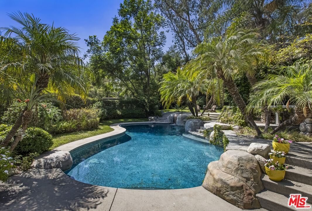 Altadena photo 23
