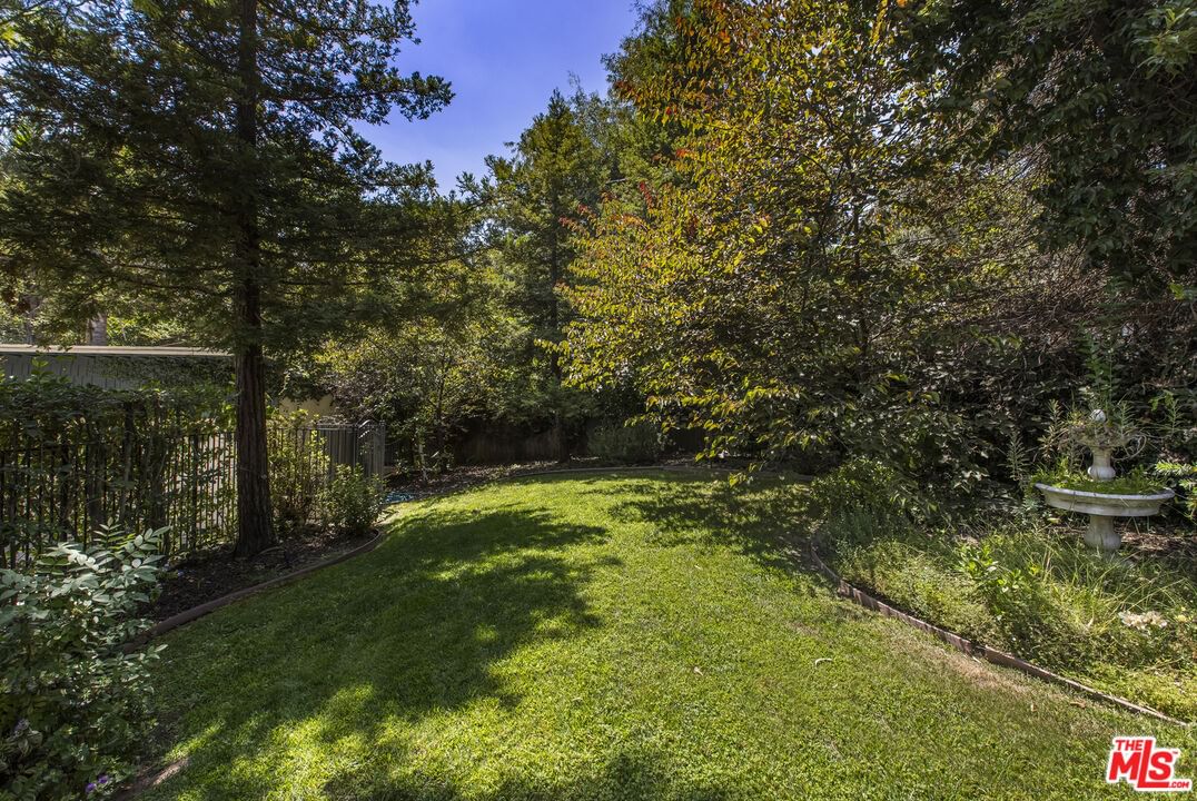 Altadena photo 27