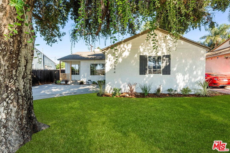 6644 Yolanda Ave