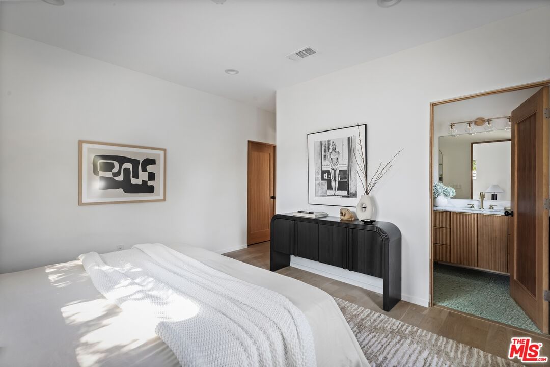 Oakwood photo 20