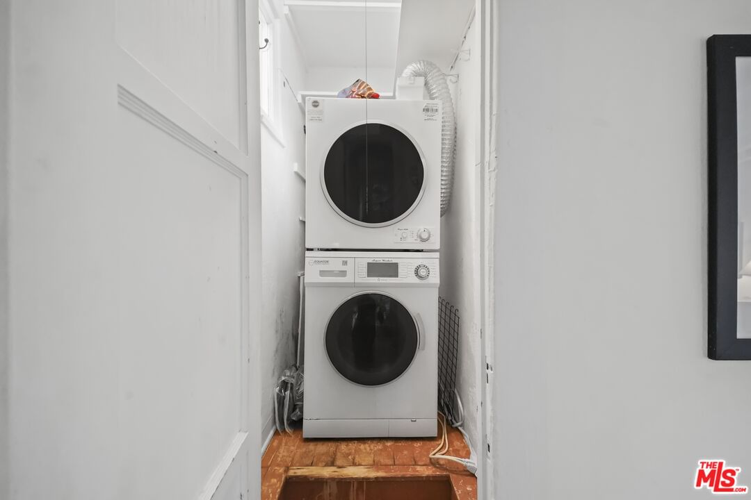 Beverly Glen photo 43