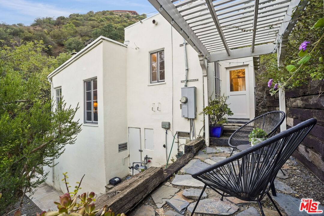 Beverly Glen photo 45