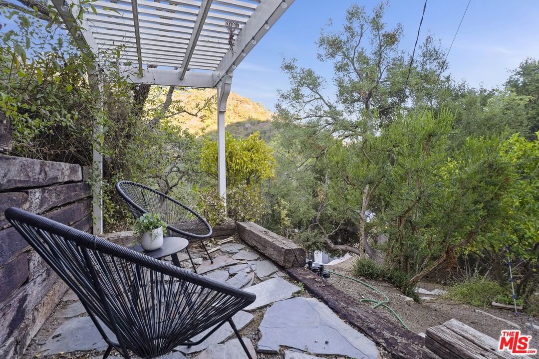 Beverly Glen photo 47