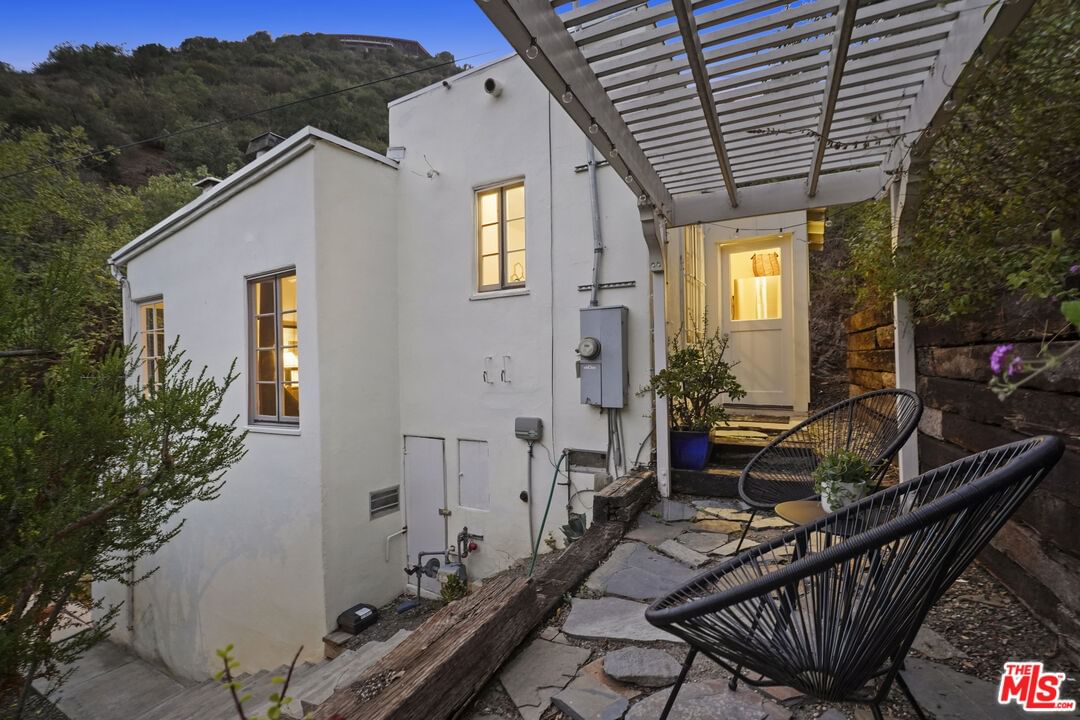 Beverly Glen photo 57