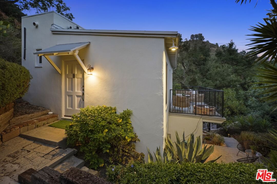 Beverly Glen photo 59