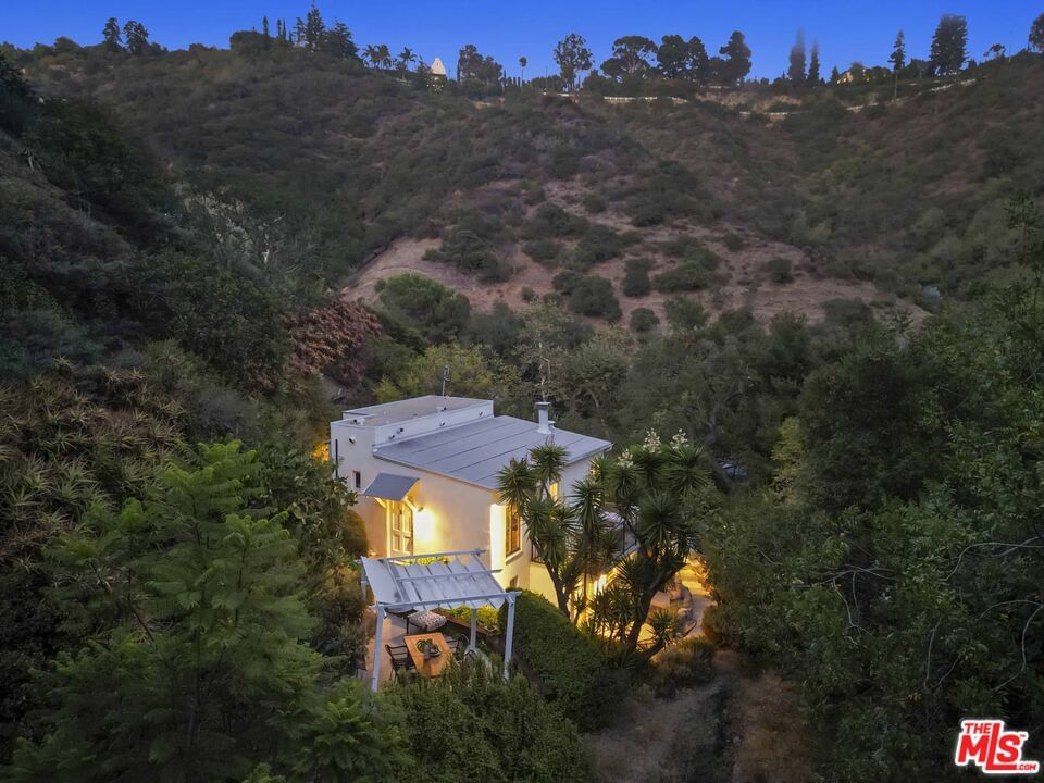 Beverly Glen photo 61