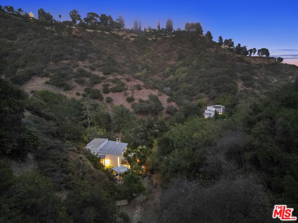 Beverly Glen photo 62