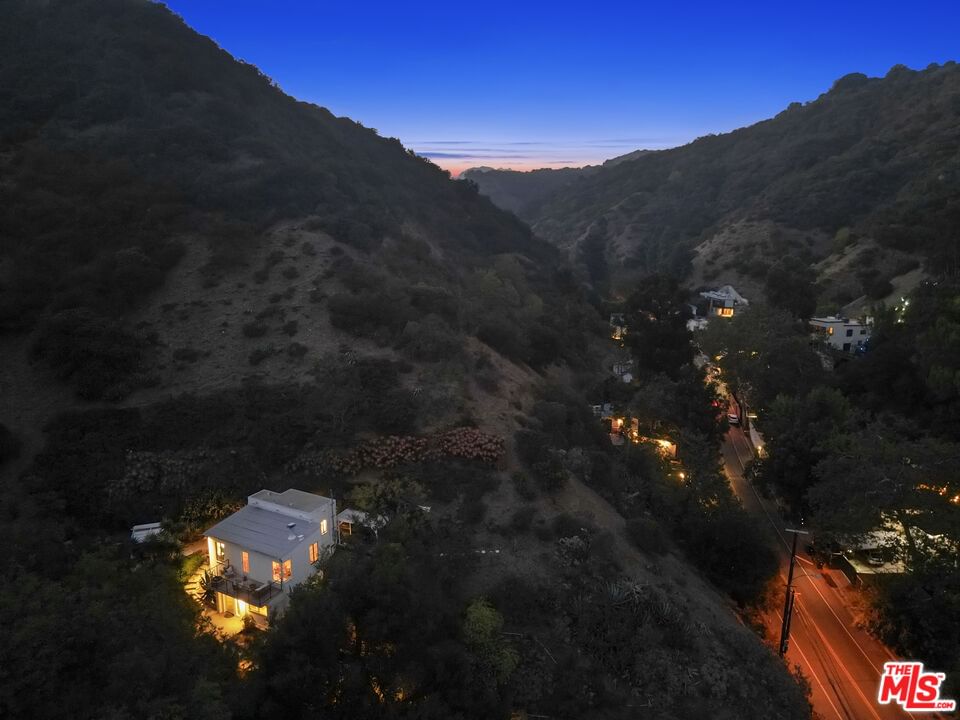 Beverly Glen photo 64