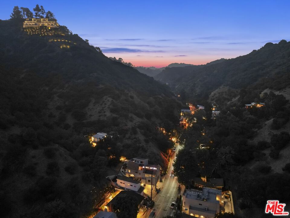 Beverly Glen photo 65