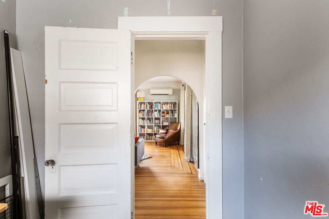Avenue 64 photo 16