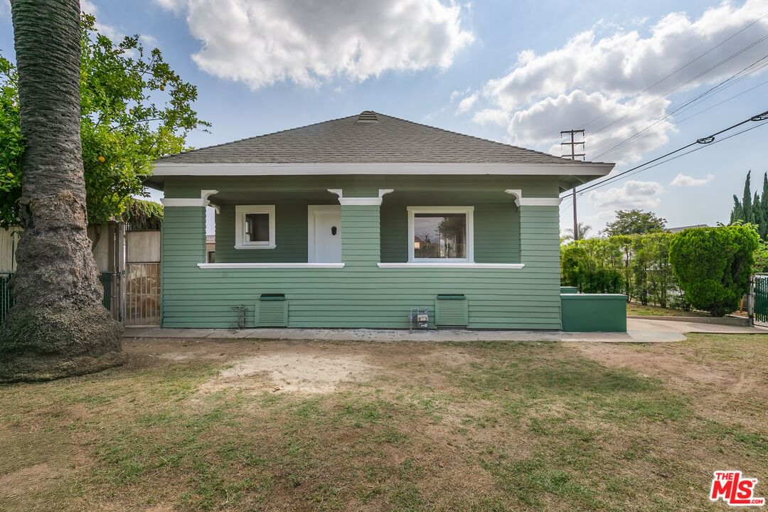 Avenue 64 photo 26