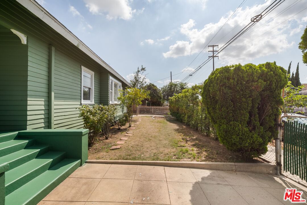 Avenue 64 photo 29