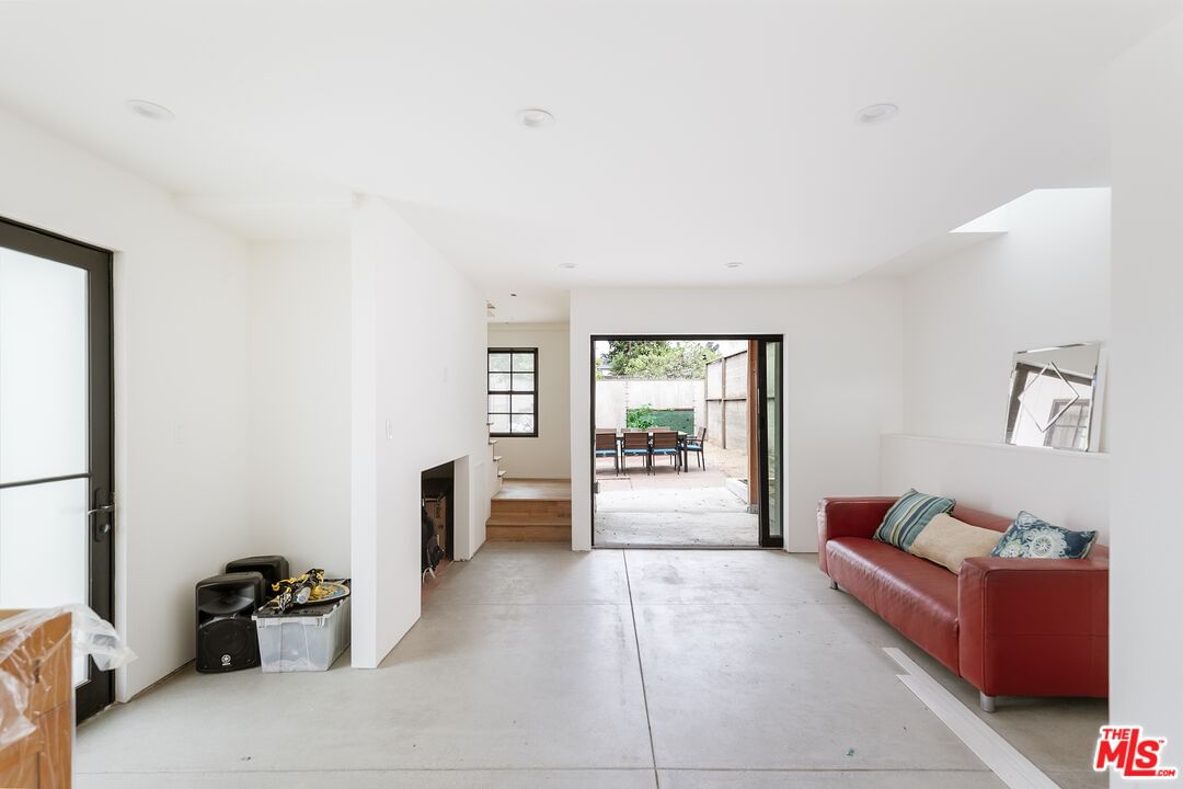 Avenue 64 photo 37