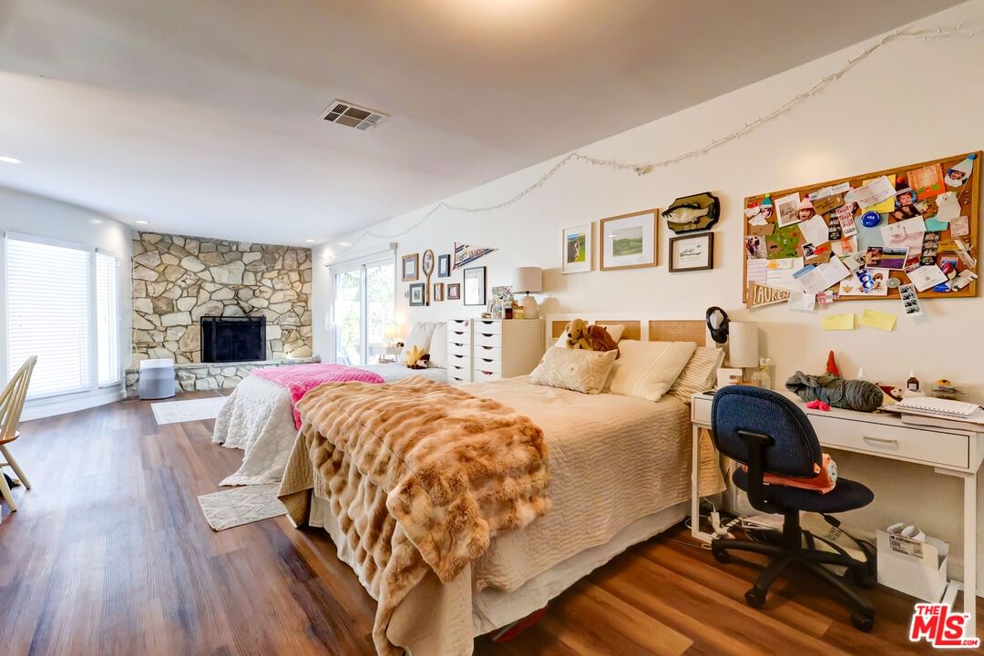 El Manor photo 4