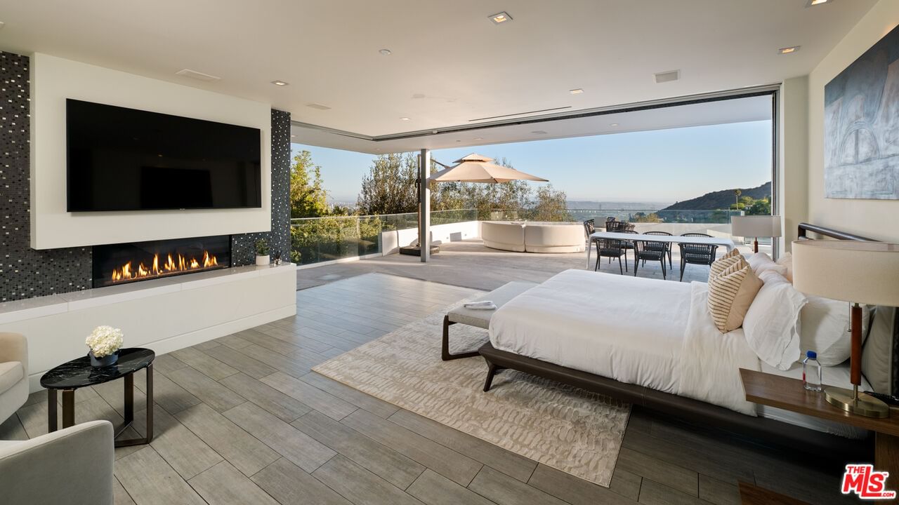 Mulholland photo 13