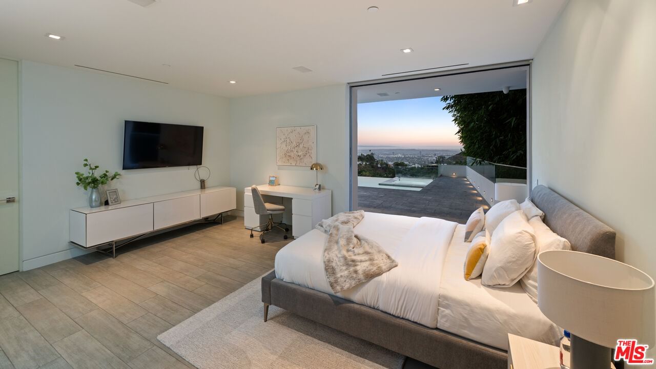 Mulholland photo 18