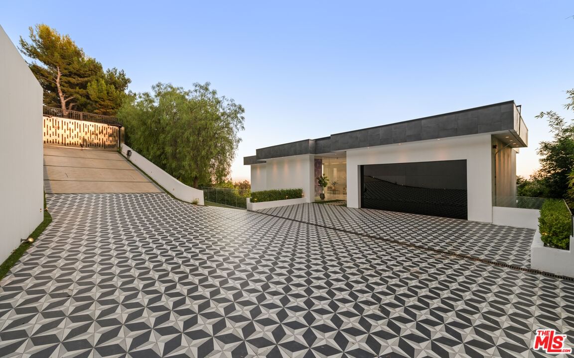 Mulholland photo 3