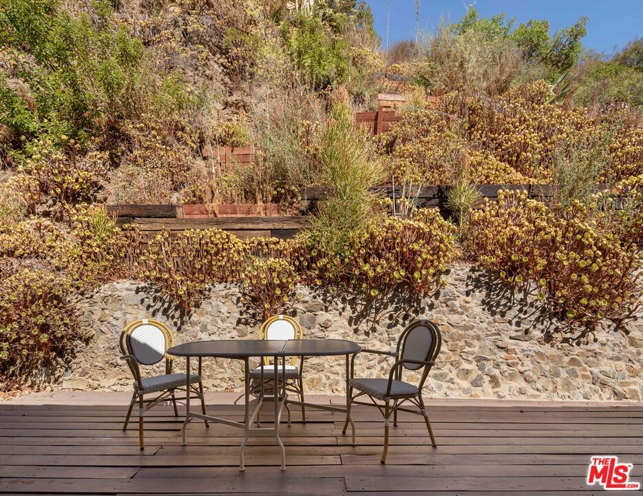 Beverly Glen photo 17