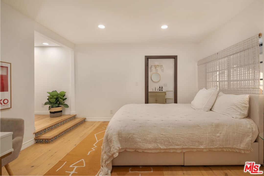 Beverly Glen photo 21