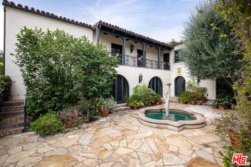 703 Walden Dr