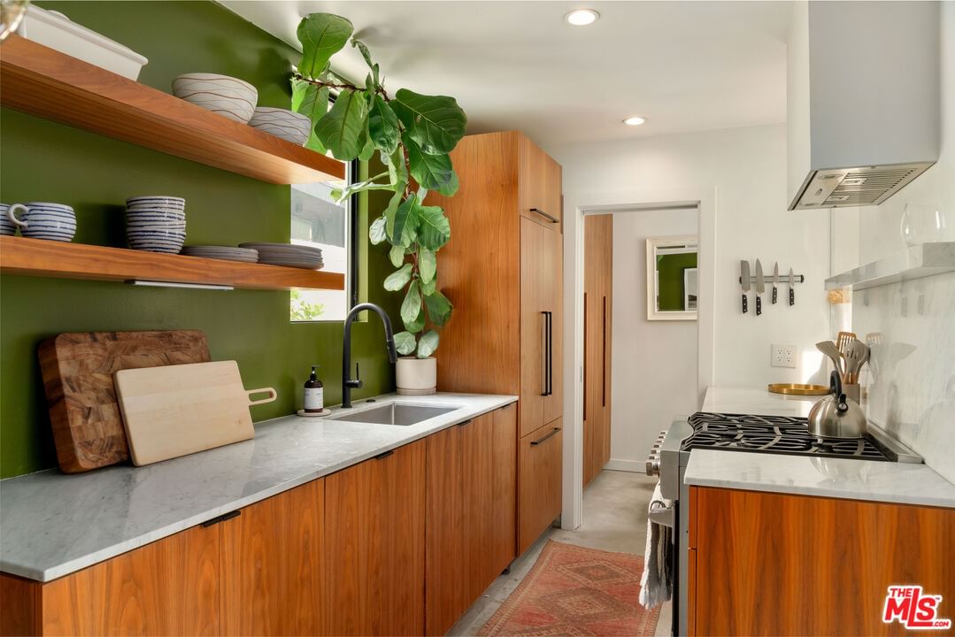 Beverly Glen photo 8