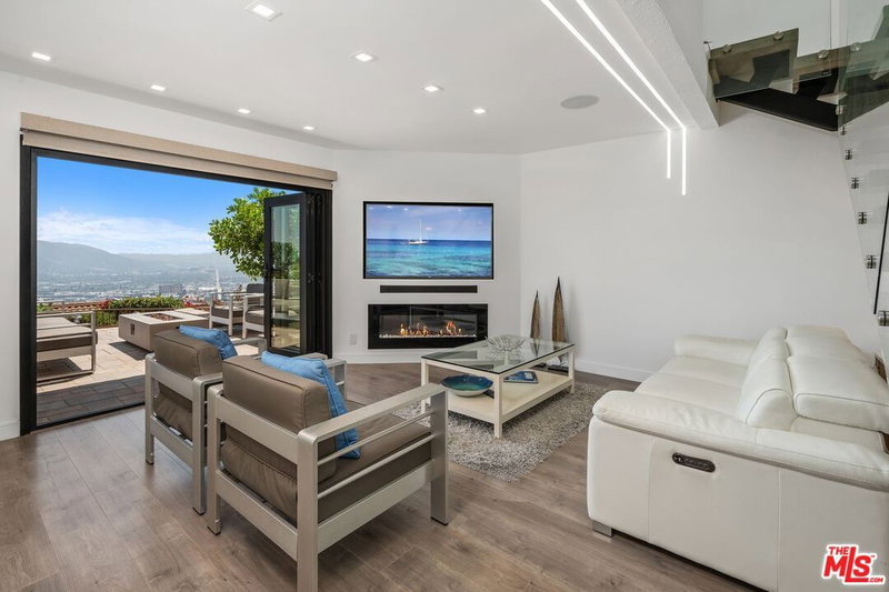 1703 Camino De Villas