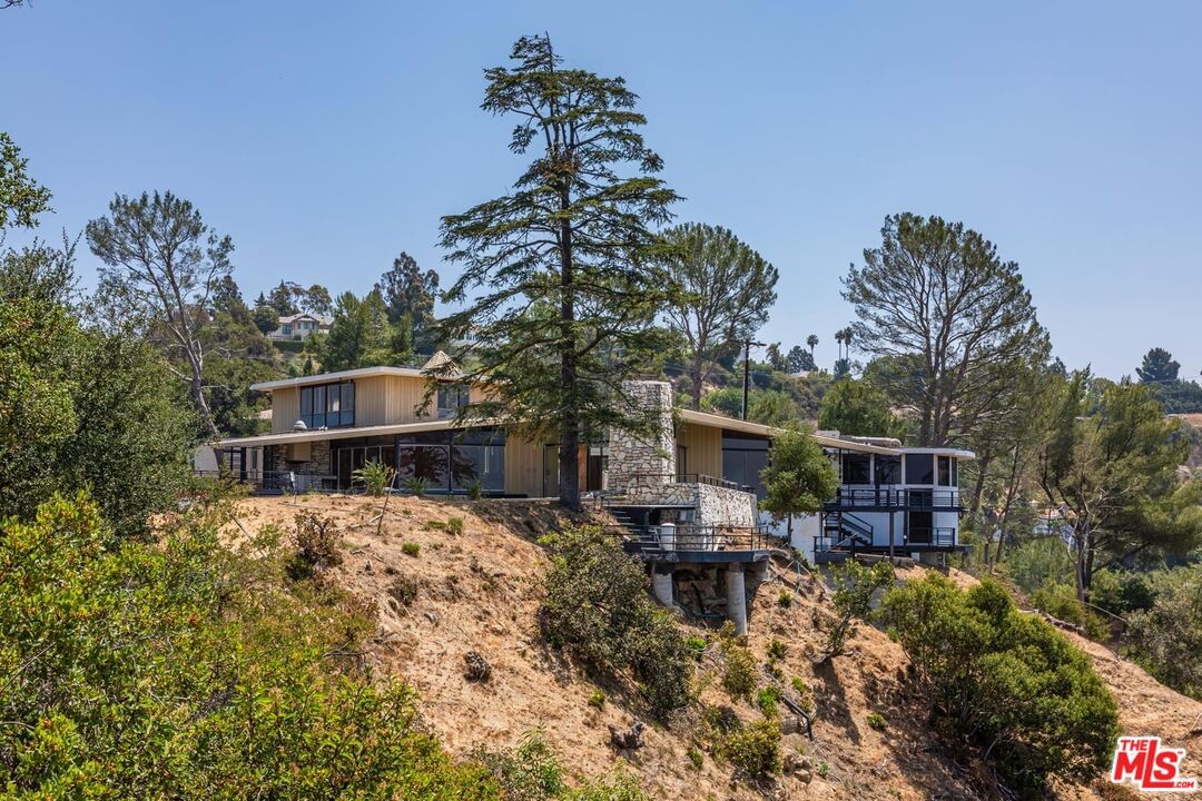 Coldwater Canyon photo 19
