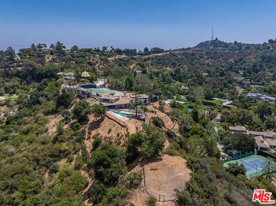Coldwater Canyon photo 3