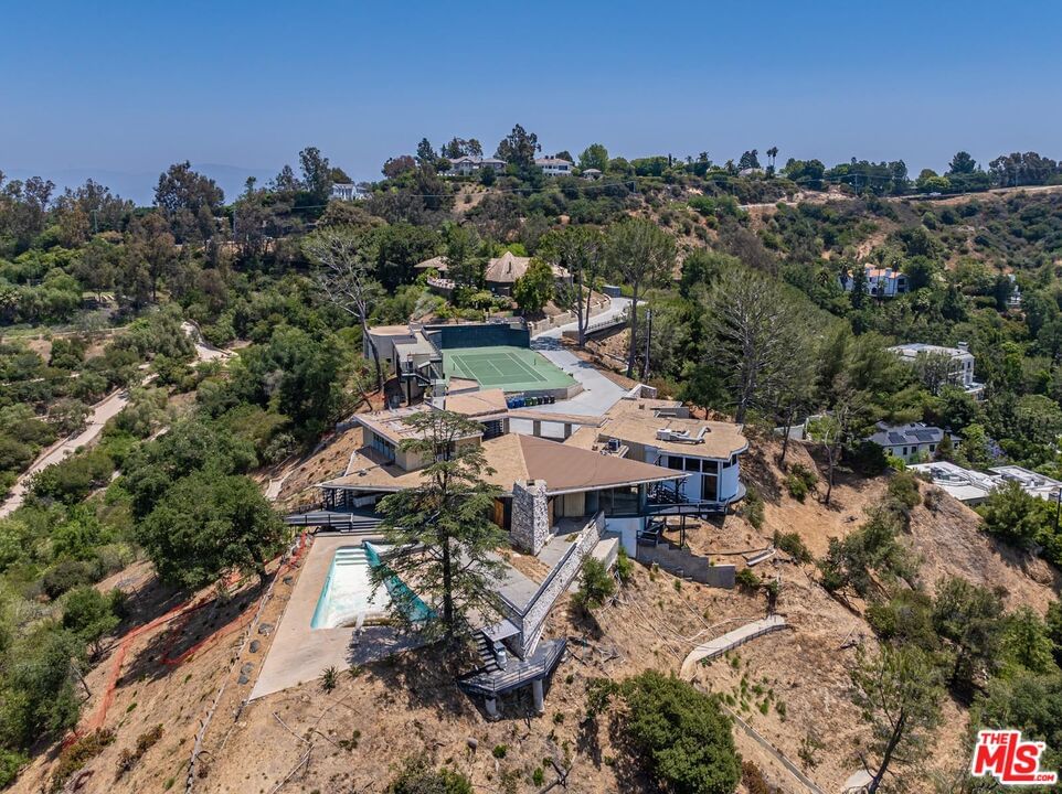 Coldwater Canyon photo 4
