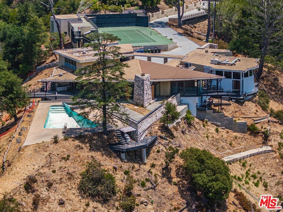Coldwater Canyon photo 5