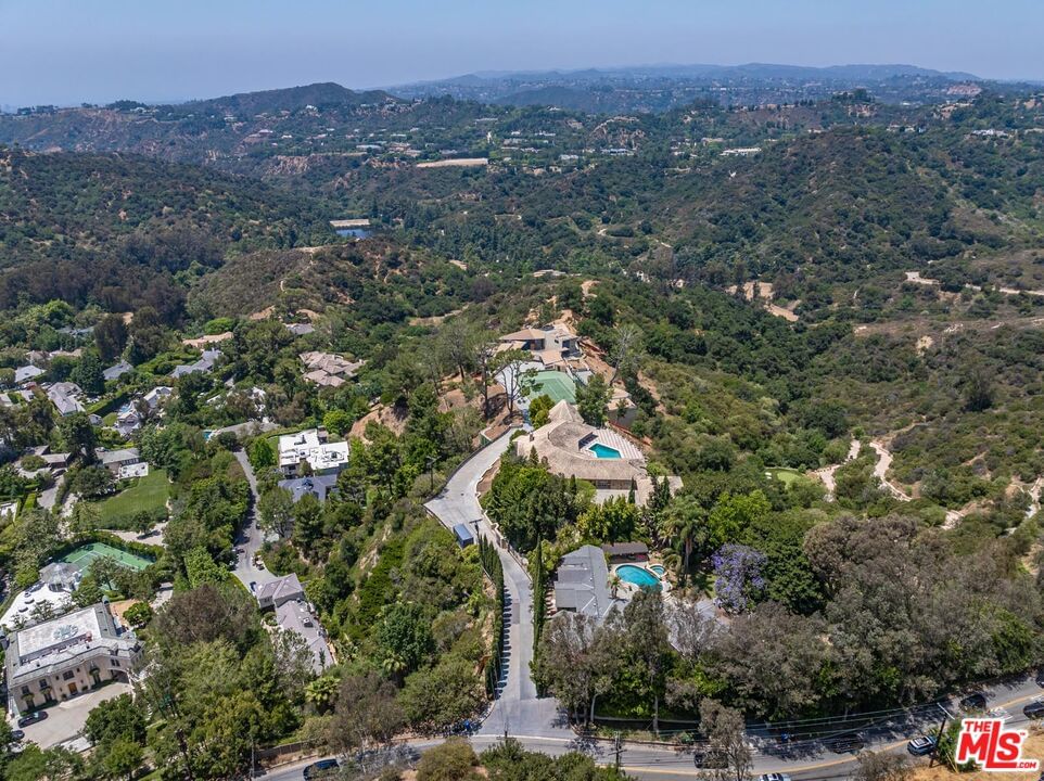 Coldwater Canyon photo 8