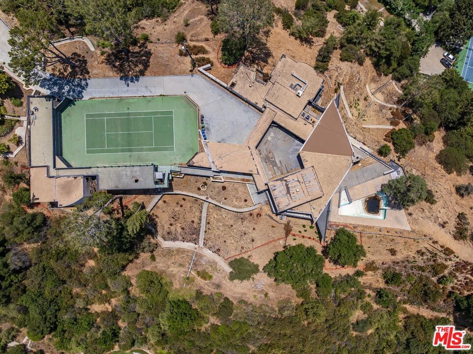 Coldwater Canyon photo 9