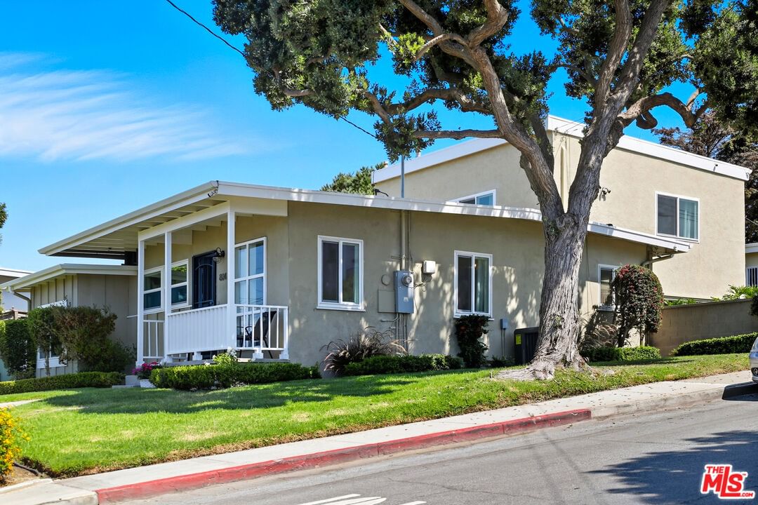 Hillcrest photo 28