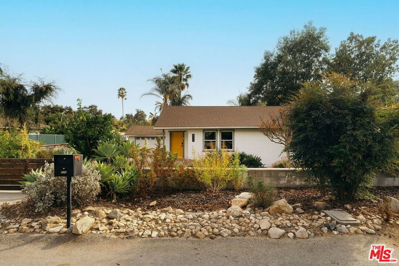 834 Altadena Dr
