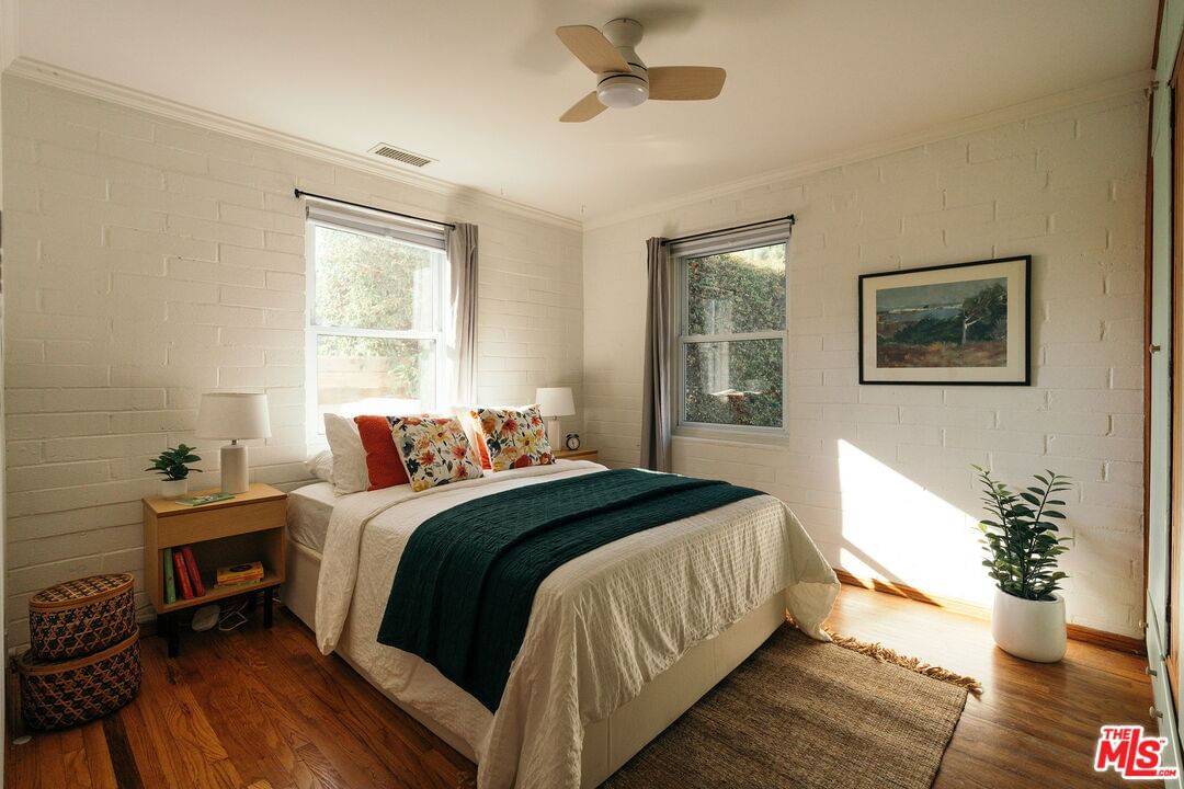 Altadena photo 12