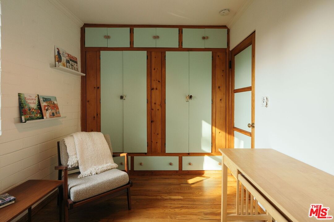 Altadena photo 17