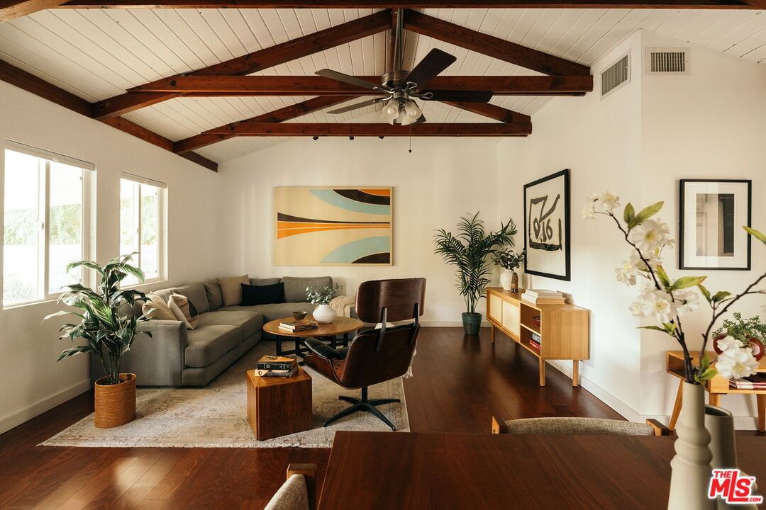 Altadena photo 19