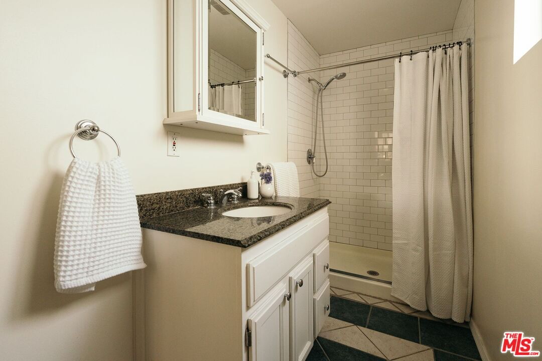 Altadena photo 29