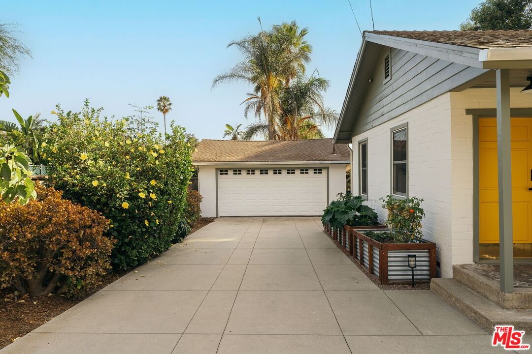 Altadena photo 30
