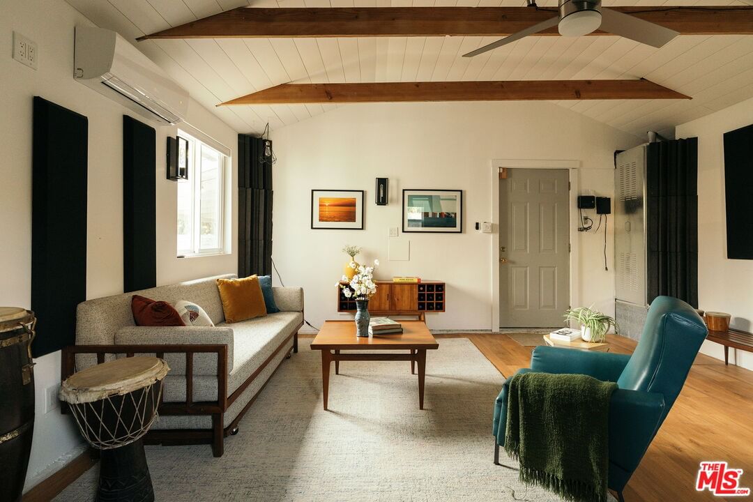 Altadena photo 32