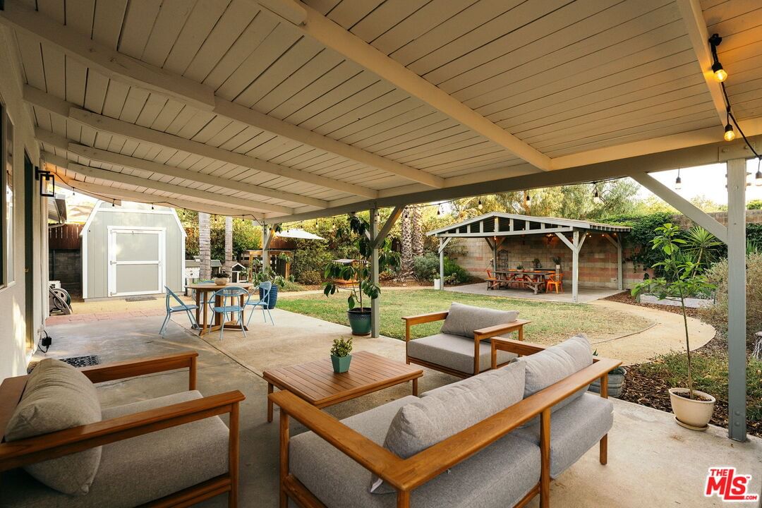 Altadena photo 36