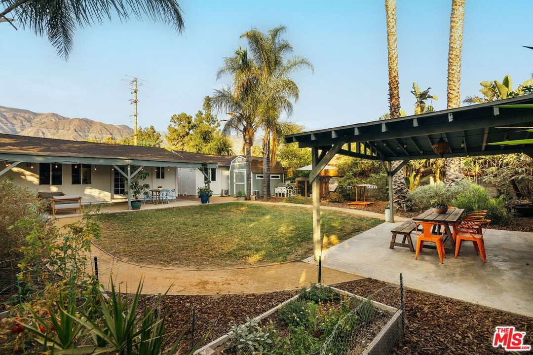 Altadena photo 37