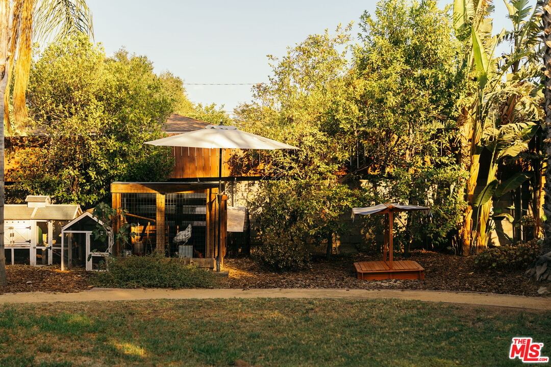 Altadena photo 40
