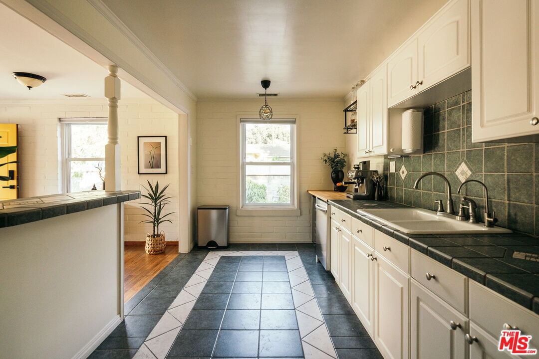 Altadena photo 9
