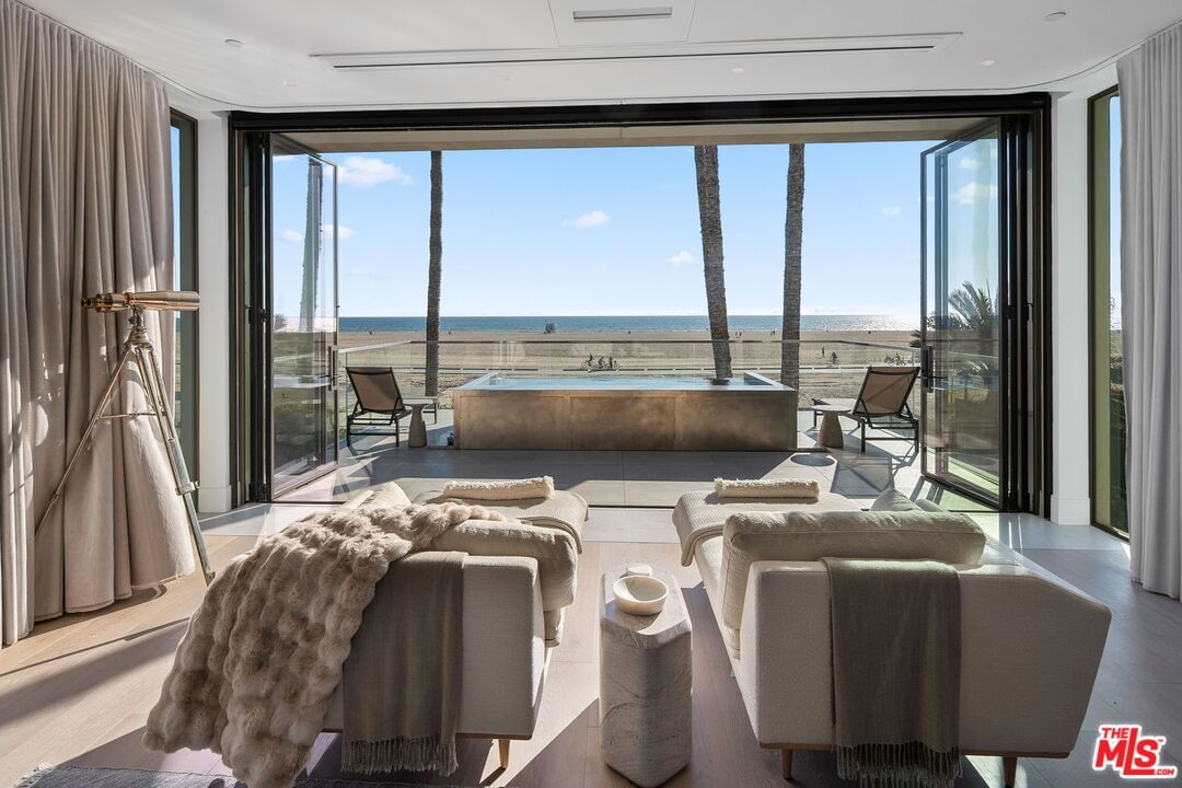 Palisades Beach photo 26