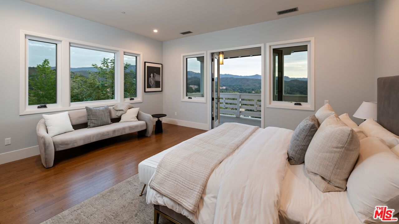 Mulholland photo 18