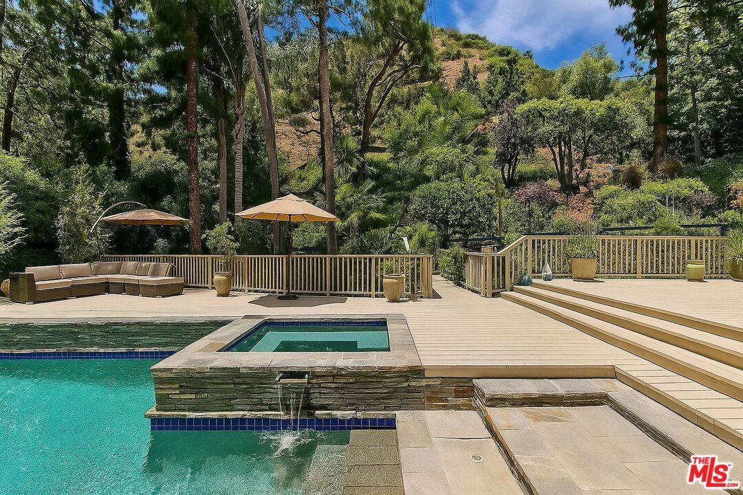Mandeville Canyon photo 1