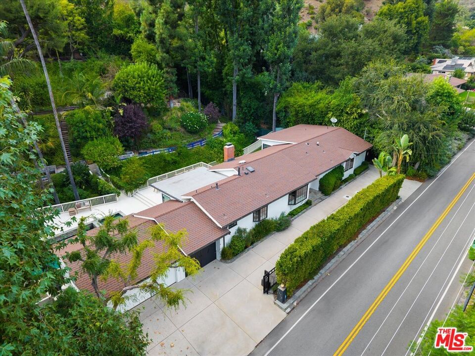 Mandeville Canyon photo 51