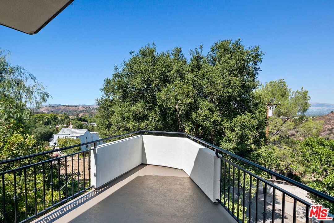 Valley View photo 15