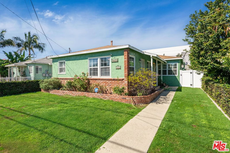 1633 Del Amo Blvd